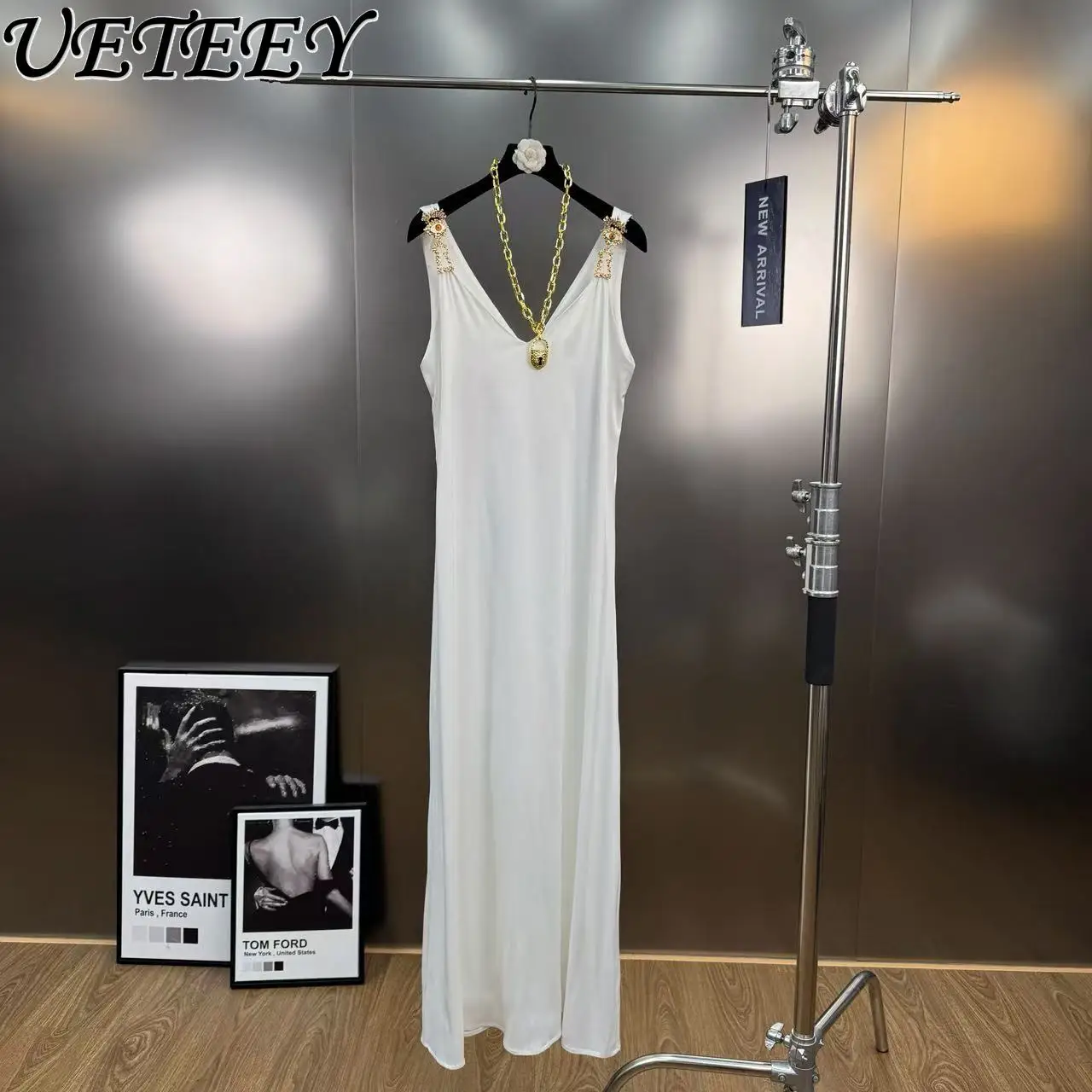 Primavera novedad de verano estilo Retro francés hebilla de Metal decorado Color sólido vestido largo con cuello en V profundo sin mangas vestidos sin mangas de moda