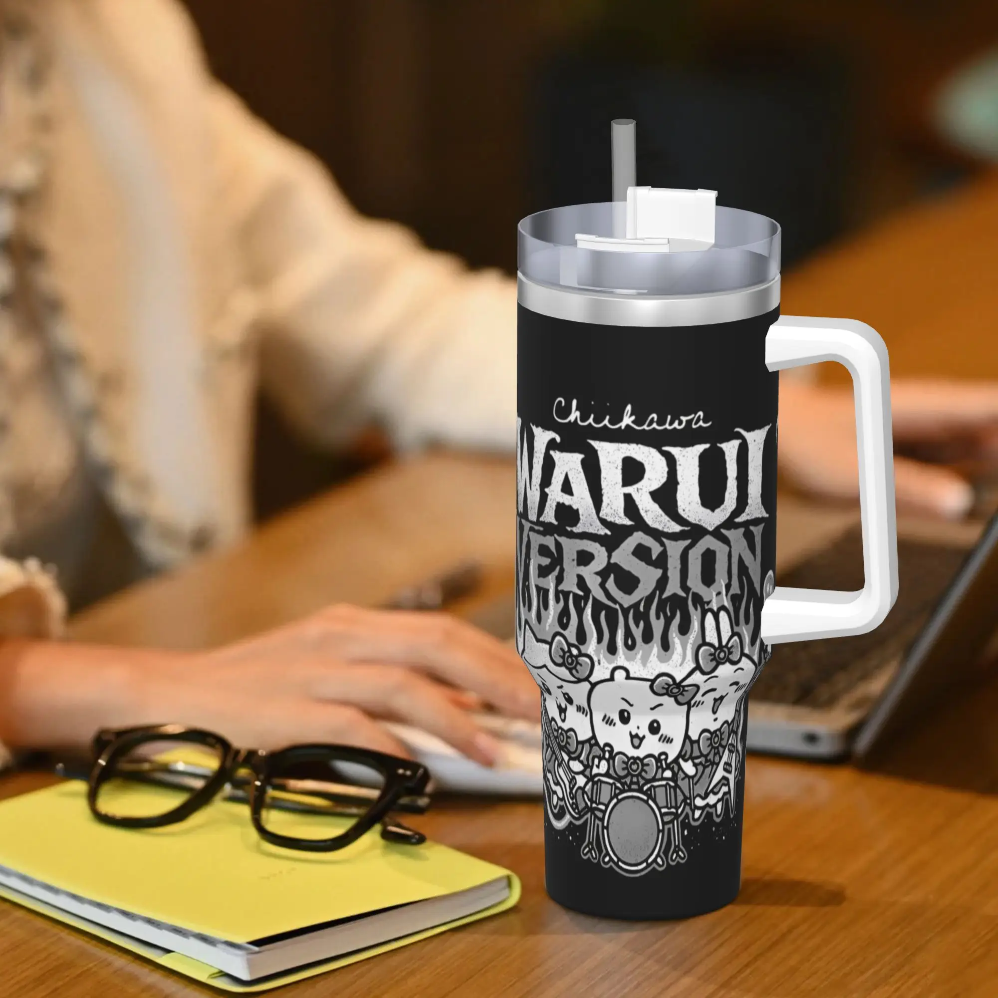 Chiikawa Hachiware Usagi Warui نسخة 40 أوقية فراغ معزول بهلوان الجرونج أكواب مريحة قابلة لإعادة الاستخدام كوب كبير زجاجة ماء هدية