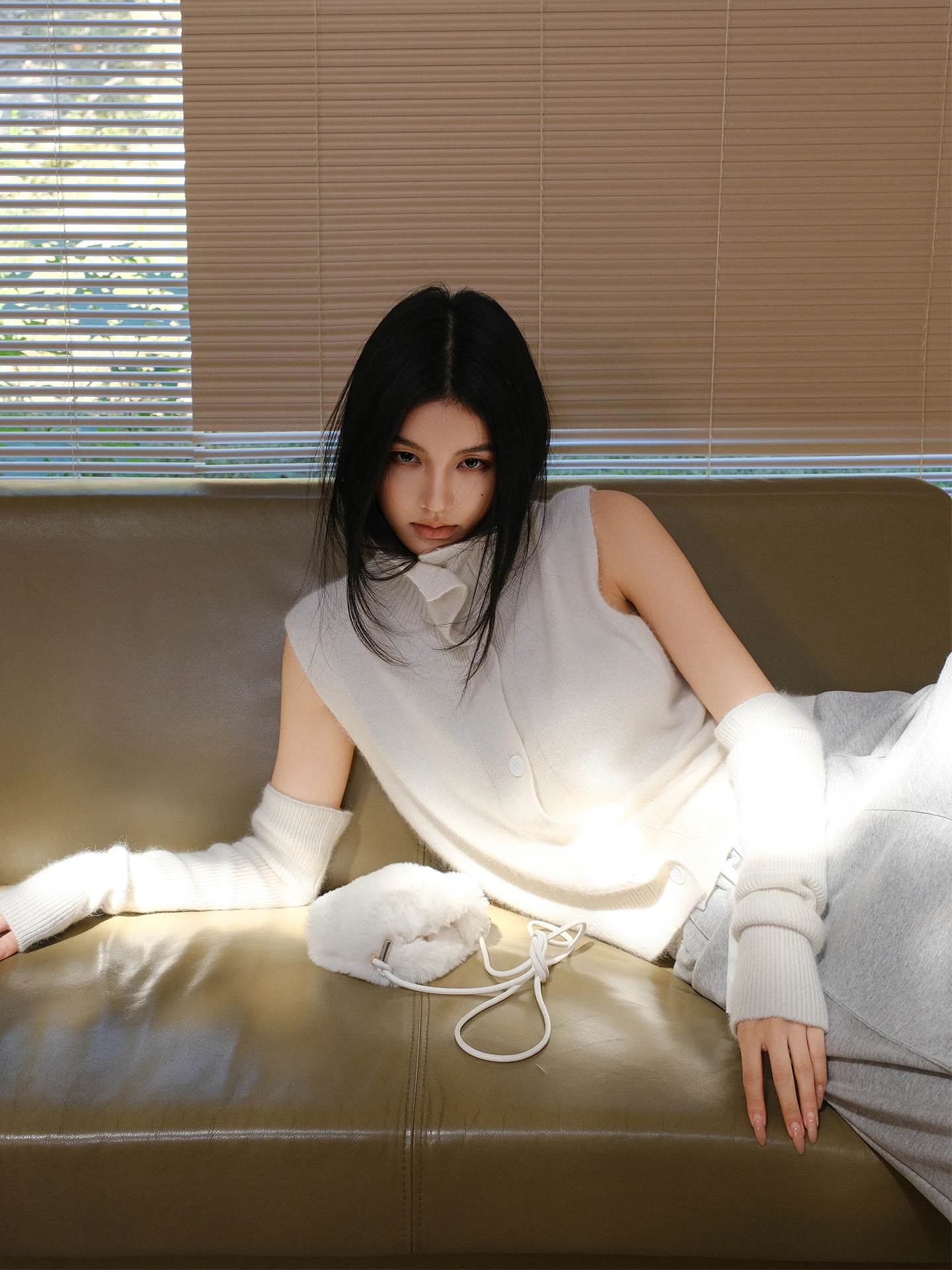 

Мягкий вязаный жилет из шерсти с высоким воротником и комплект из базовой футболки и топа с высокой талией для женщин, повседневный модный комплект