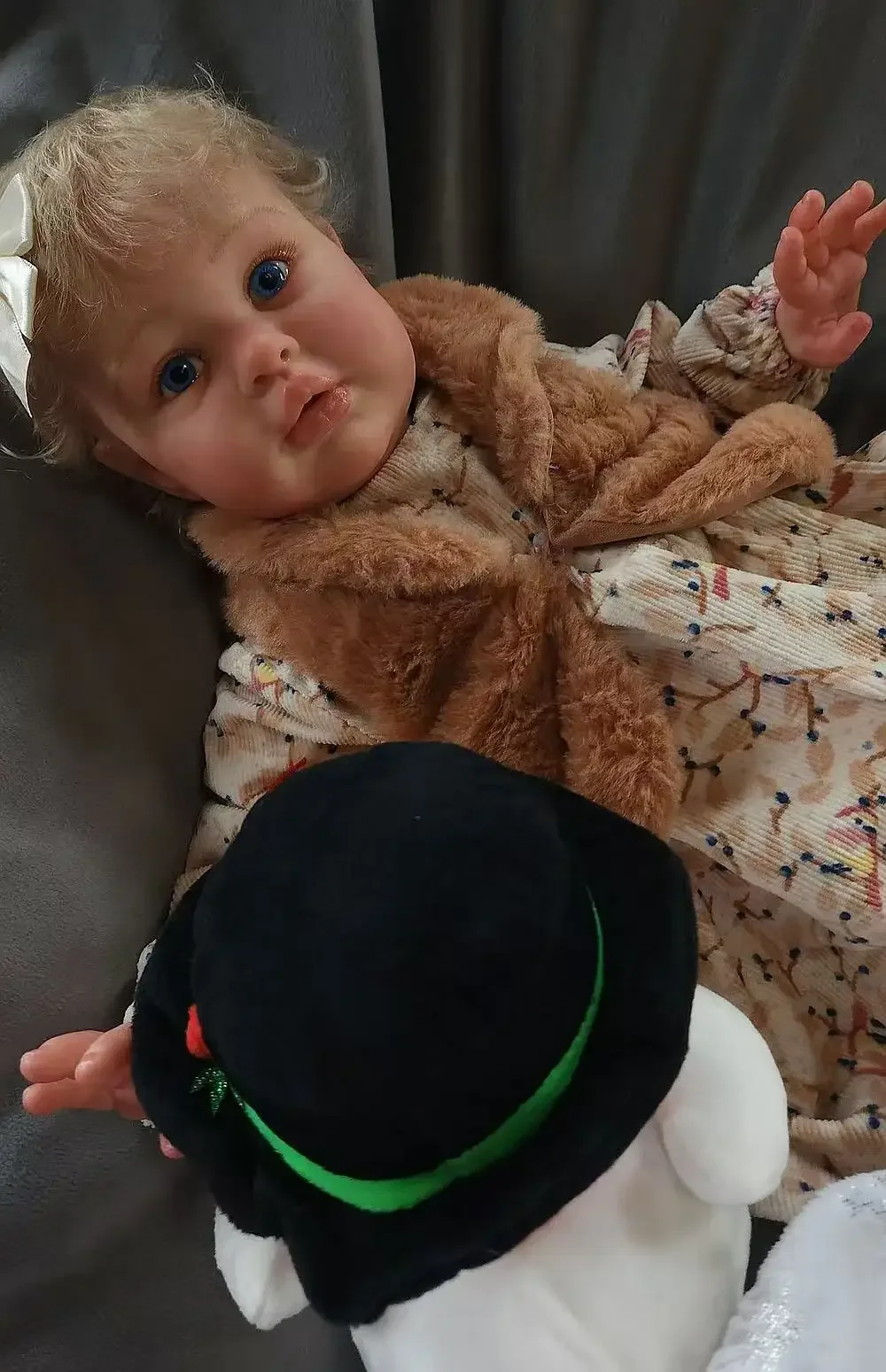 SINO-BB Personalizowana, limitowana edycja 22-calowej lalki Reborn Ellie z ręcznie przyszytymi włosami, gotowa lalka z różnymi strojami.