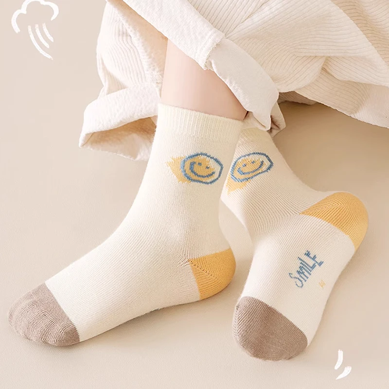 5 أزواج من الجوارب القطنية الصلبة للأطفال الأولاد بنصف الجوارب بنمط مبتسم مريح وممتص للعرق للأطفال والبنات