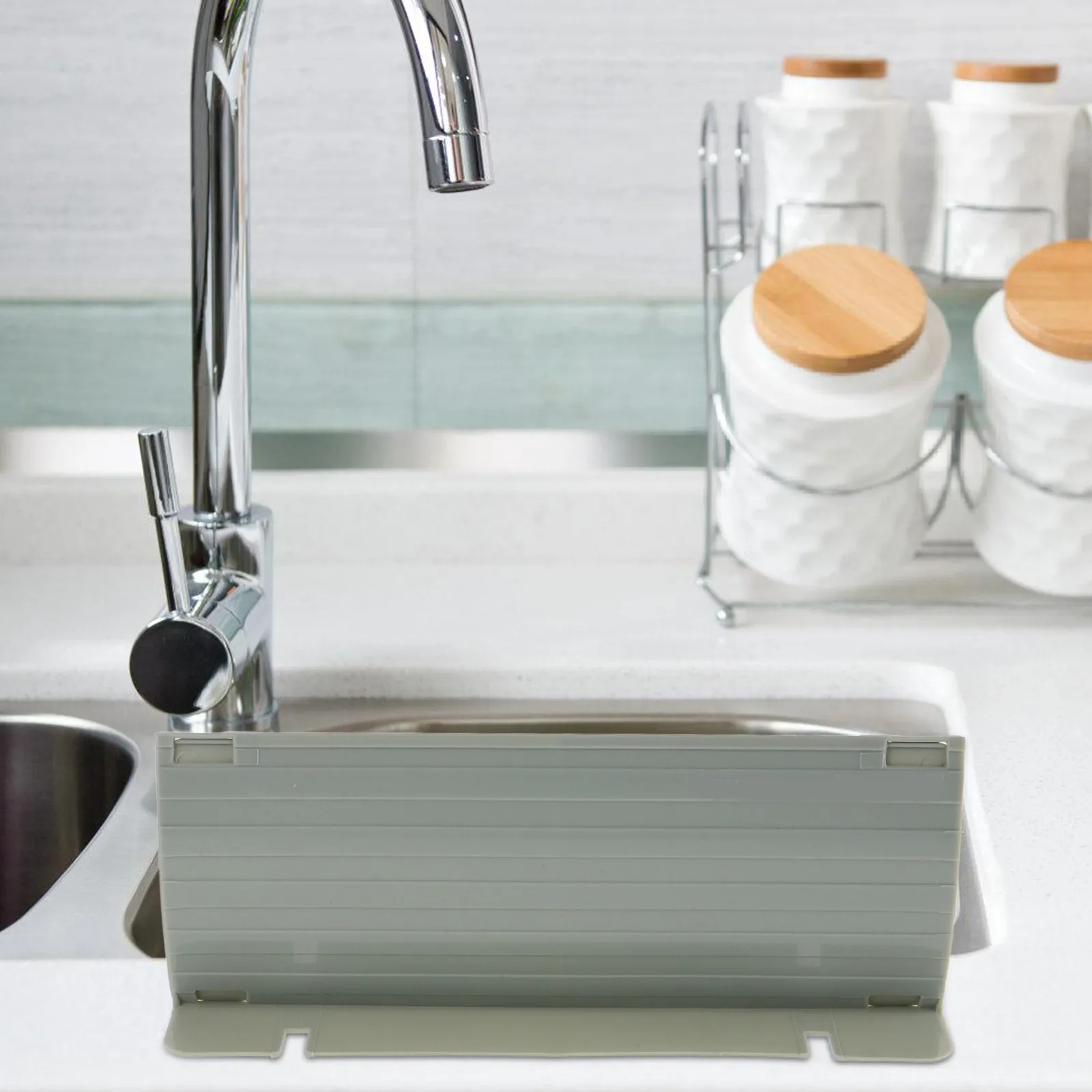 Kitchen Sink Splashing Guard Adjustable Dishes Washing Block Water Guard for Faucet Anti-Splash Protection Bathroom Kitchen Use