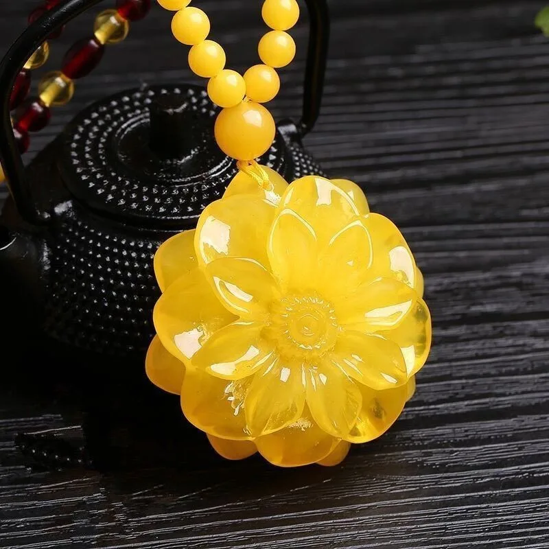 New Exquisite Second-generation Amber Beeswax Flower Pendant Neck Jewelry Crafts