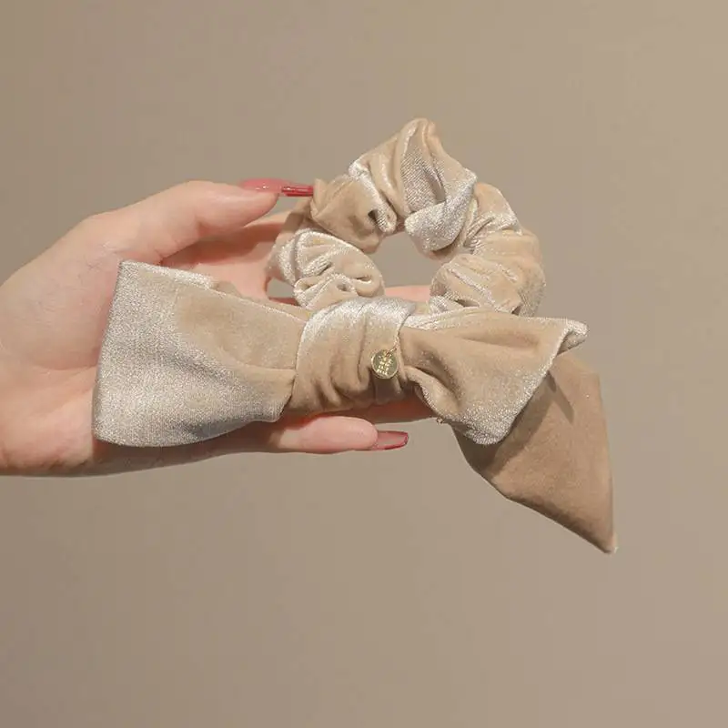 قطعة واحدة من حلقة الشعر المخملية الأنيقة الجديدة، ربطة شعر بسيطة وأنيقة للنساء