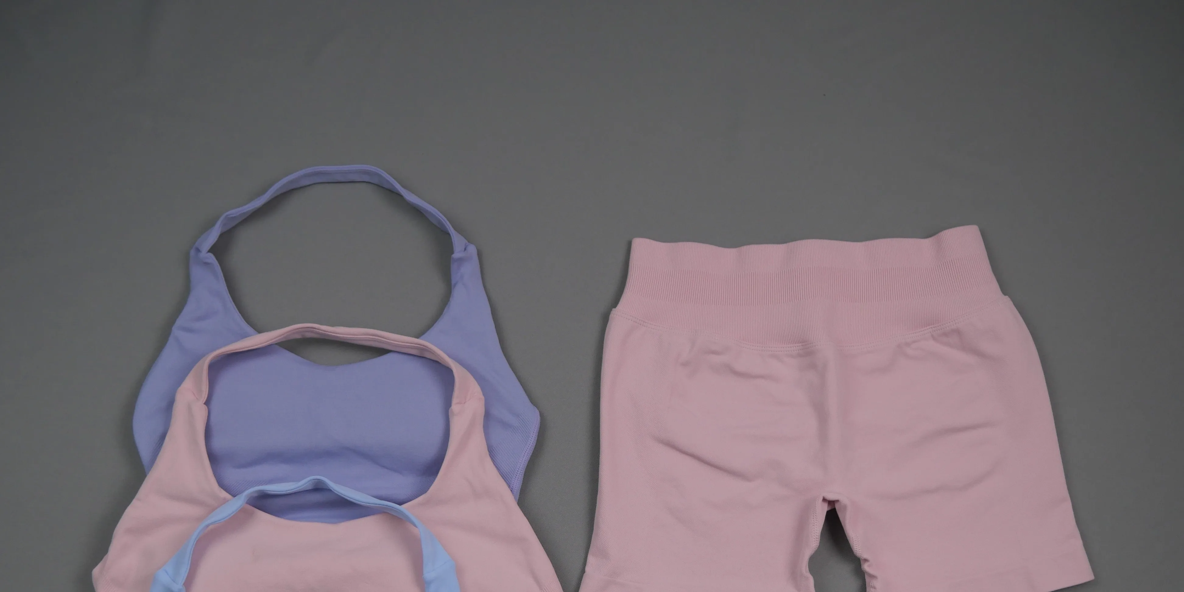 Nahtloses 2-Teiliges Yoga-Set für Damen, Langes Tanktop mit Breiten Trägern, Bauchkontrolle, Hochtaillierte Shorts, Schnelltrocknend, Hochelastisch, für Fitness – Detail 4