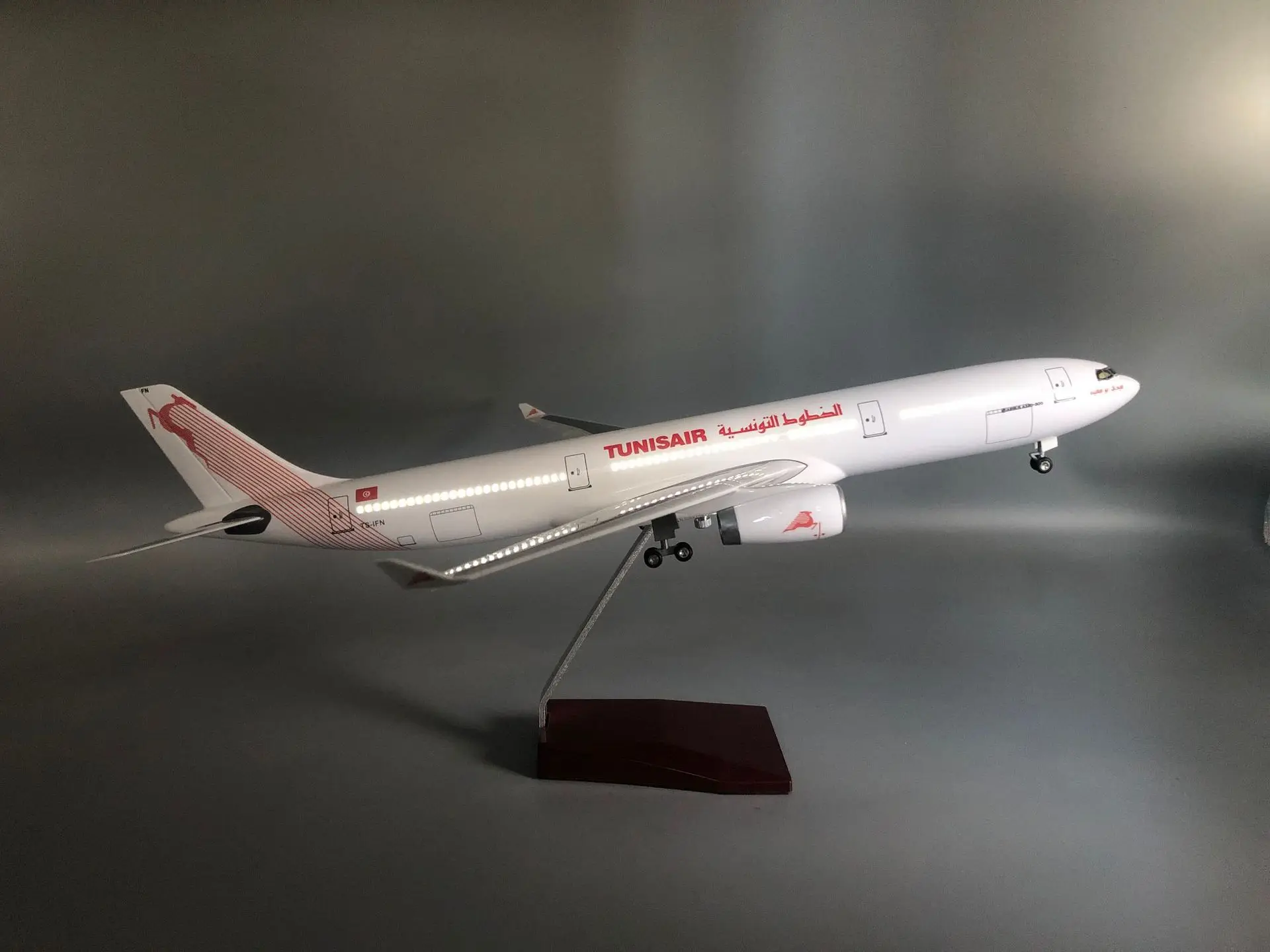 

47cm Plane Model TUNIS Air A330 Miniature Airplane Diecast Resin Scale Aircraft with Stand for Aviation Enthusiasts Gifts