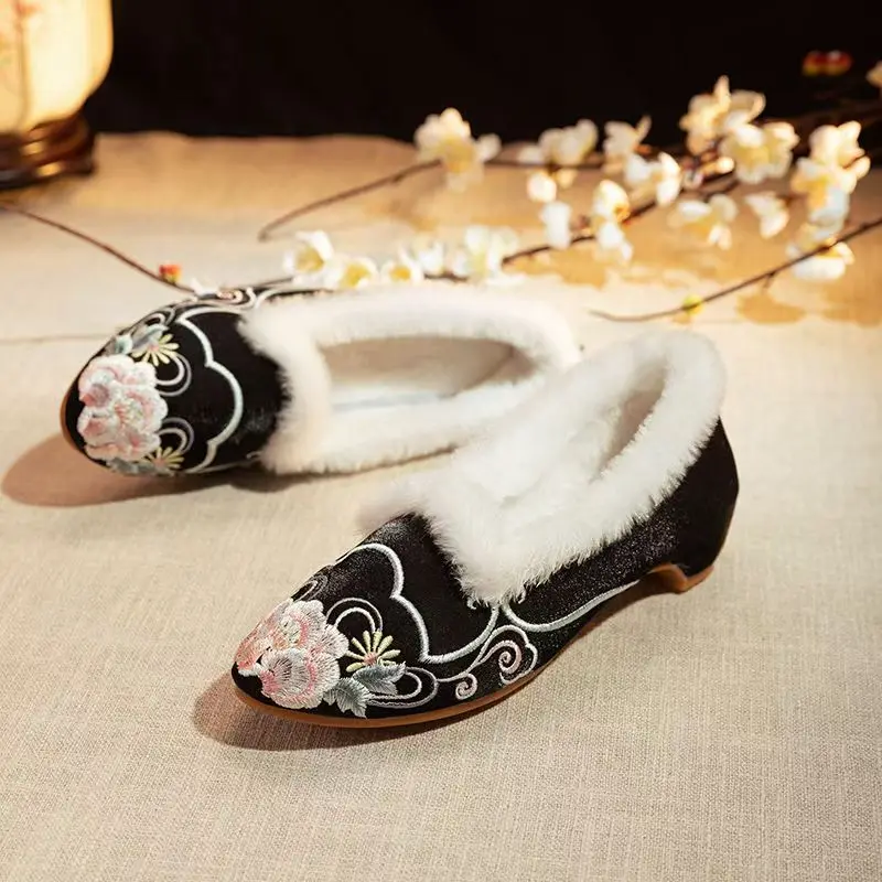 Women's Winter Shallow Embroidered Low Heel Cotton Shoes Ethnic Style Round Toe Slip on Plush Warm Hanfu Shoes Cheongsam Shoes