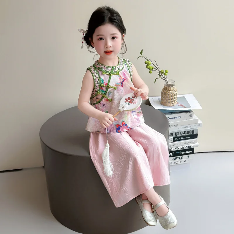 New Chinese-style fashionable and stylish green lace two-piece set for girls with button closures