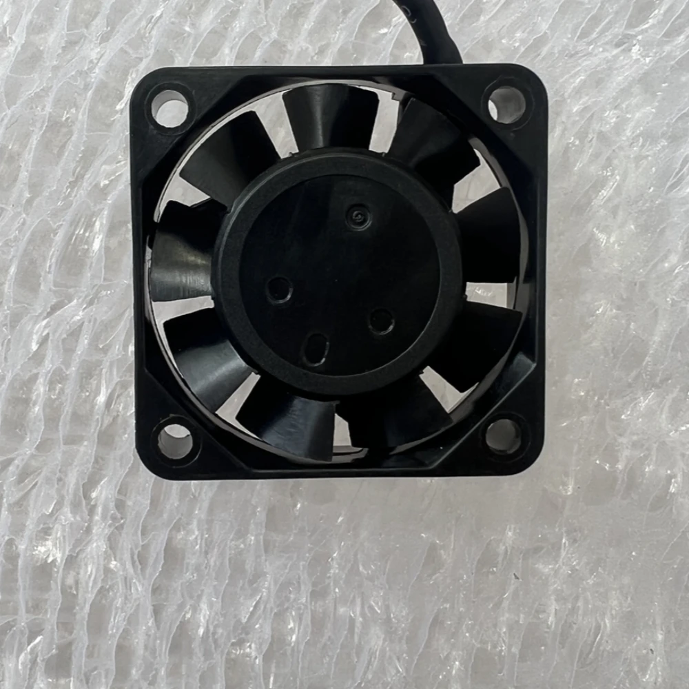 1604KL-05W-B39/B40/B49/B50/B59/B60/B69 พัดลมเซิร์ฟเวอร์สําหรับ NMB NMB-MAT High Air Flow Axial Power อินเวอร์เตอร์พัดลมระบายความร้อน 0.09A 4 ซม.