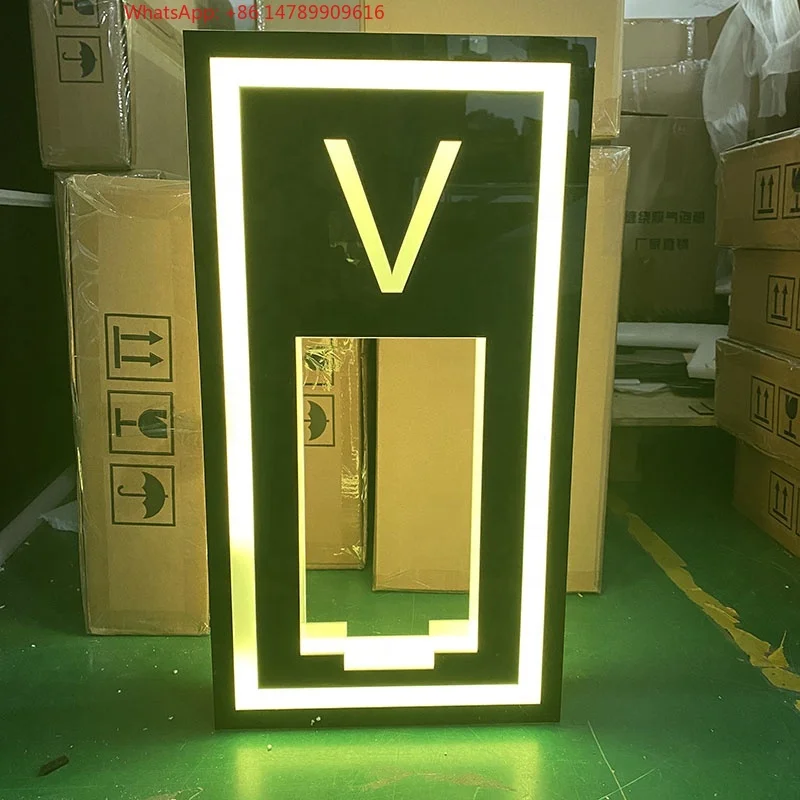 

High-End Bespoke LED Bottle Display RackLED BOTTLE PRESENTER LED Champagne Bottle Service Display GIFT BOX Acrylic LED Display
