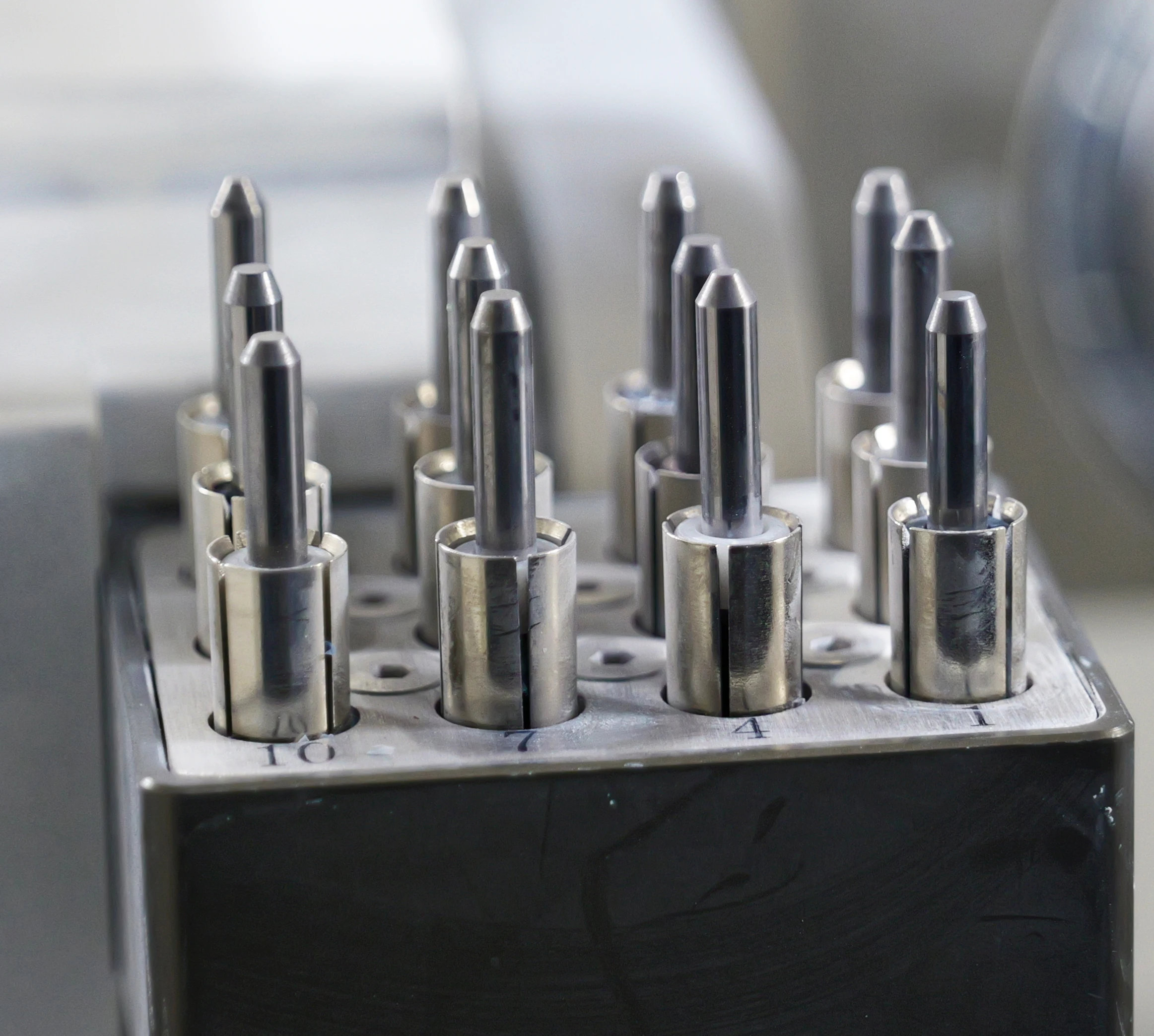 YUCERA Стоматологический CAD/CAM с автоматическим переключением, 18 лотков, 5 + 4 оси, фрезерный станок для стоматологической лаборатории, фрезерный станок YRC-9 Pro YUCERA Стоматологический CAD/CAM с автоматическим переключением, 18 лотков, 5 + 4 оси, фрезерный станок для стоматологической лаборатории, фрезерный станок YRC-9 Pro