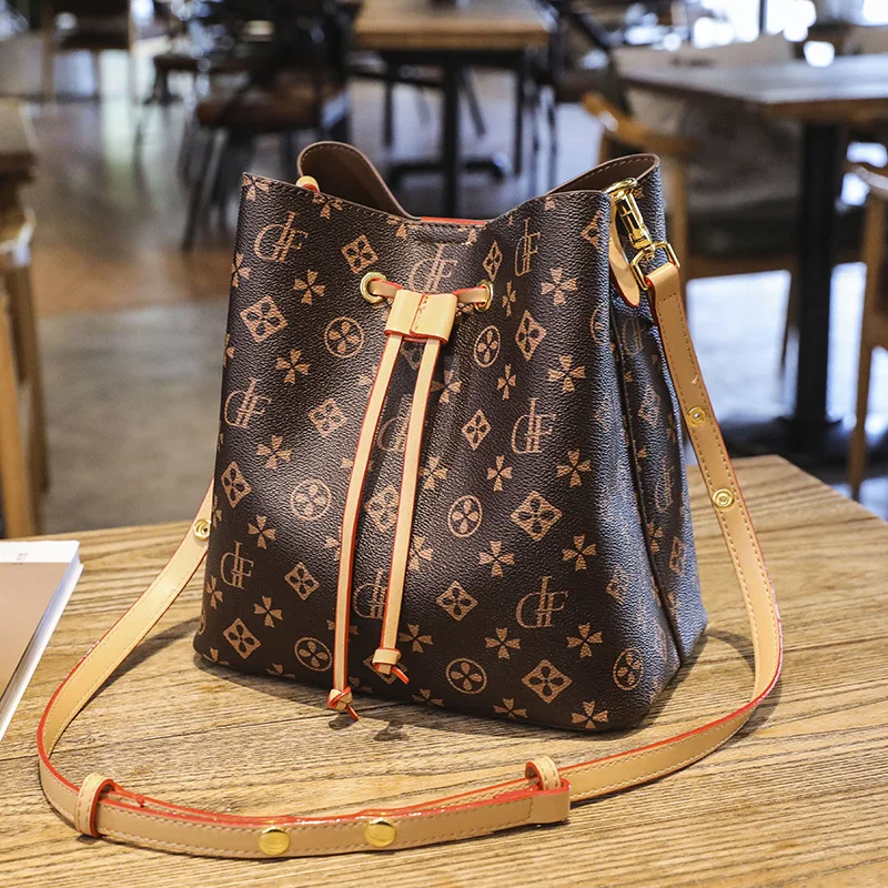 

2025New Trendy Bucket Bag Authentic Leather Tactile Feel Shoulder Crossbody Fashion All-Match Portable Women's Bag
