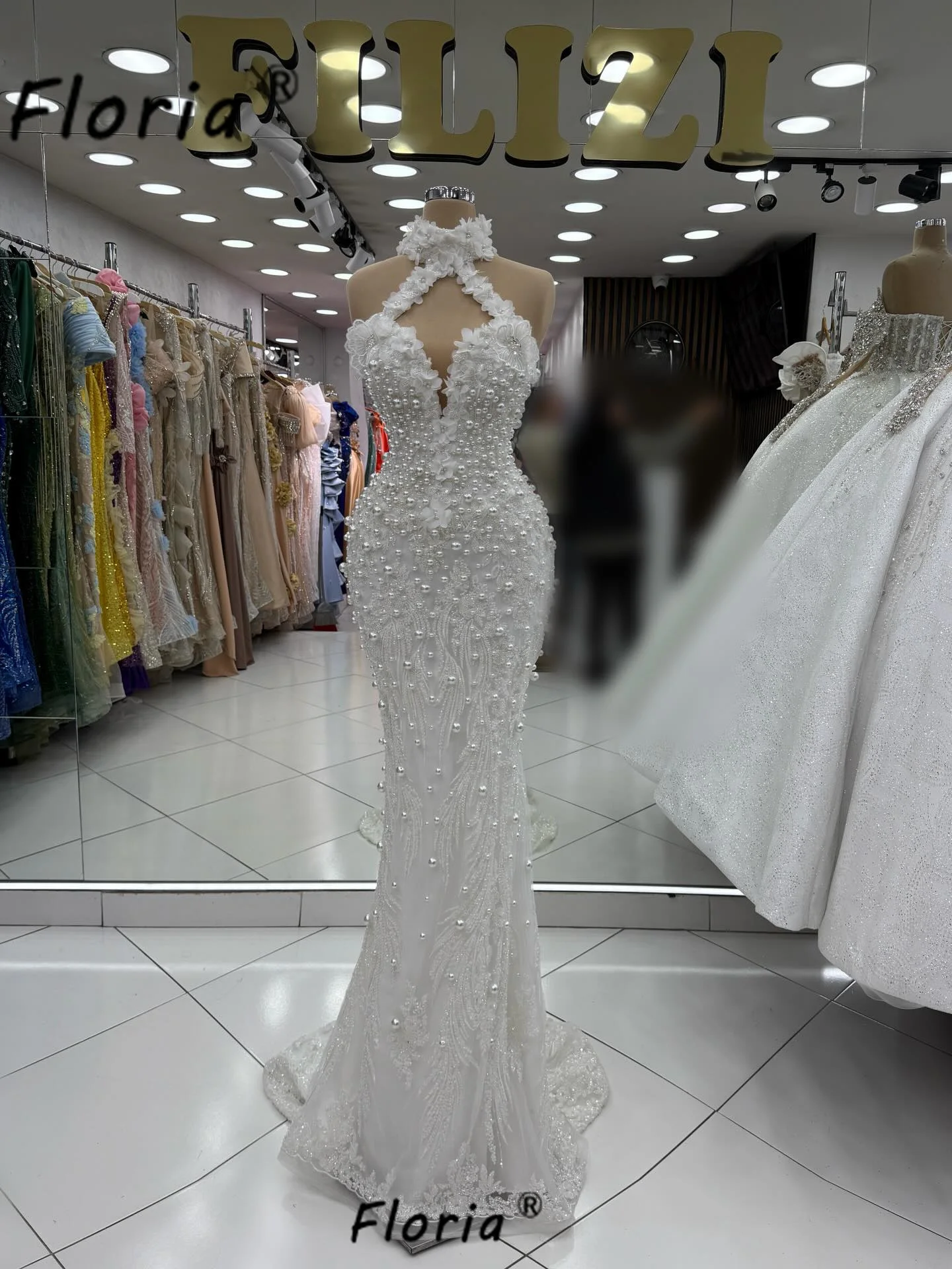 Abito da sposa bianco di lusso Perle di perline Appliques Sirena 3D Abiti da festa da sposa Prom Fiori personalizzati Design Abiti da gala