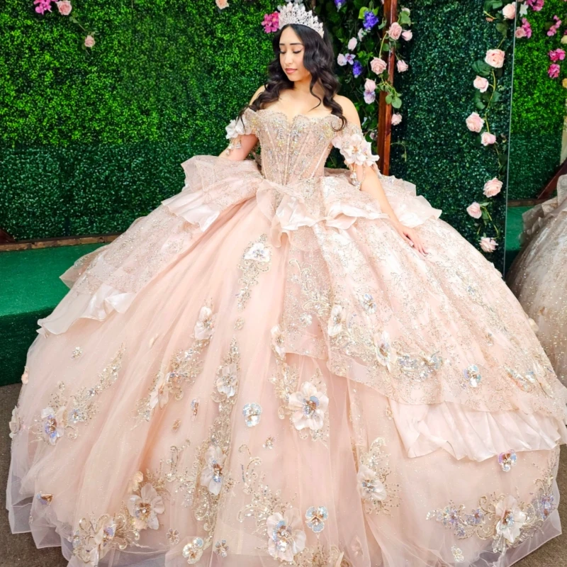 فساتين Quinceanera الوردية اللامعة قبالة الكتف زين زهرة الديكور كريستال القوس تول مشد حفلة عيد ميلاد الحلو 16 فستان #1
