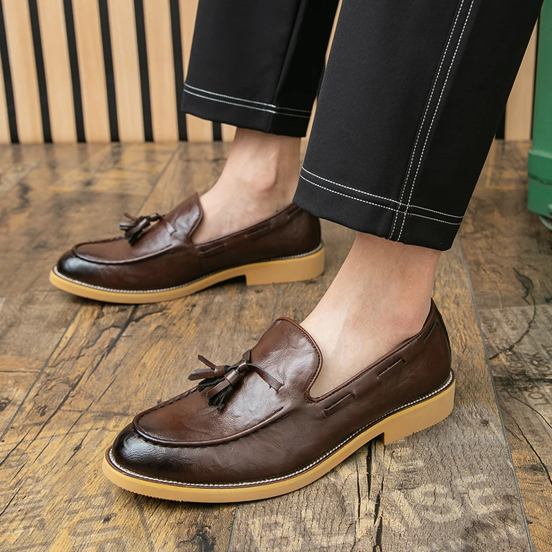 Sharp Pointed Tassel Loafers Men PU Low Heel Comfortable and Lightweight British Gentleman Business Casual Leather Shoes