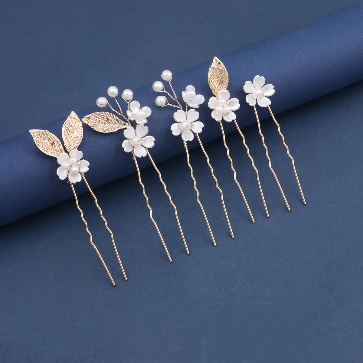 U Shaped Hair Sticks White Flower Designs Gold Color Alloy Leaf Pearls Hair Clips Bride Wedding Hair Jewelry Bridal Headdress