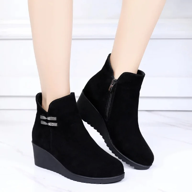 

2025 женские зимние ботинки, нескользящие новые ботинки из натуральной кожи, женские шерстяные теплые ботинки среднего возраста, большие размеры для мам
