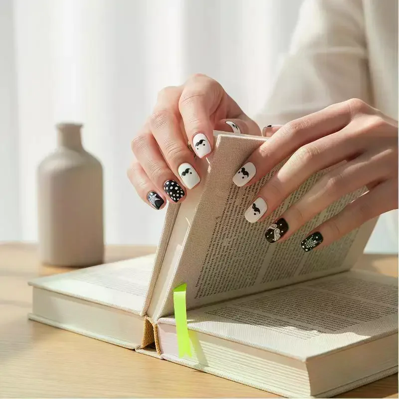 Short Square Wearable Nail Tips 10/30Pcs Black White Contrast Design Fashion Style for Girls Daily Nail Decor