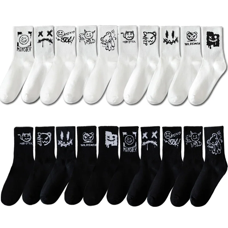 10 pairs of men\'s sports socks, casual, breathable, and versatile. Ghost face graffiti personalized socks