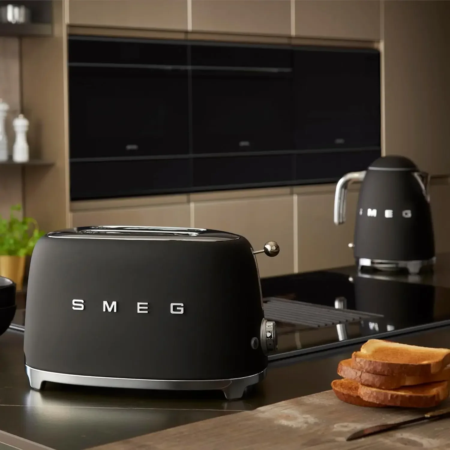 SMEG 2 Slice Toaster with 6 Presets and Defrost Function and Removable Crumb Tray TSF01CRUS, Cream