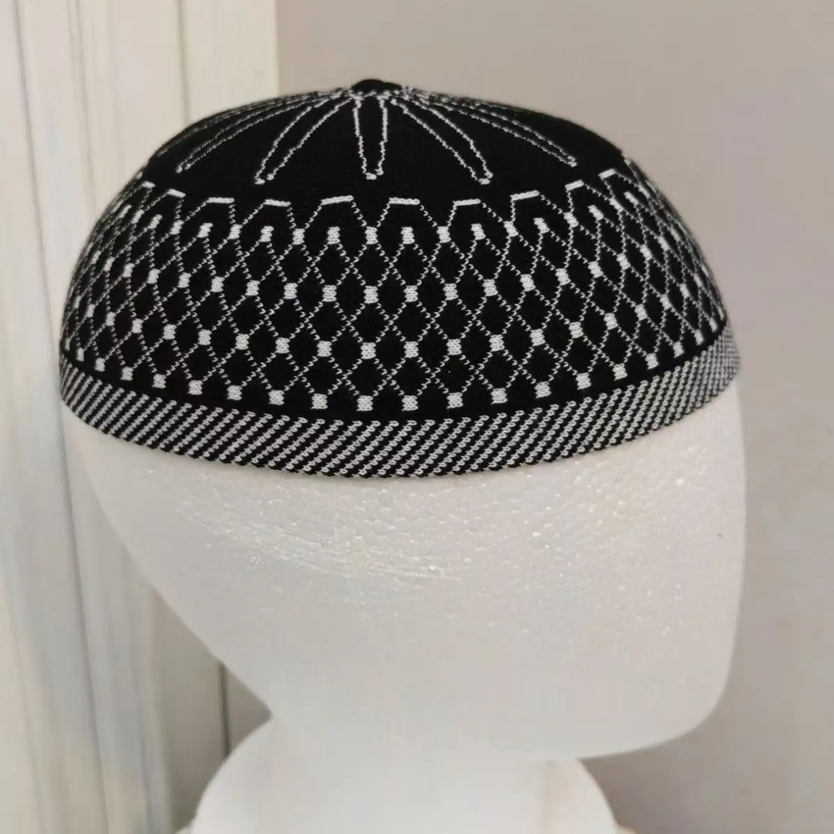 شحن مجاني قبعات مسلمة للرجال Colthing الكروشيه متماسكة قبعة تركيا الكوفي الإسلامي الكيباه اليهودية عمامة الأبيض القطن شبكة 0791