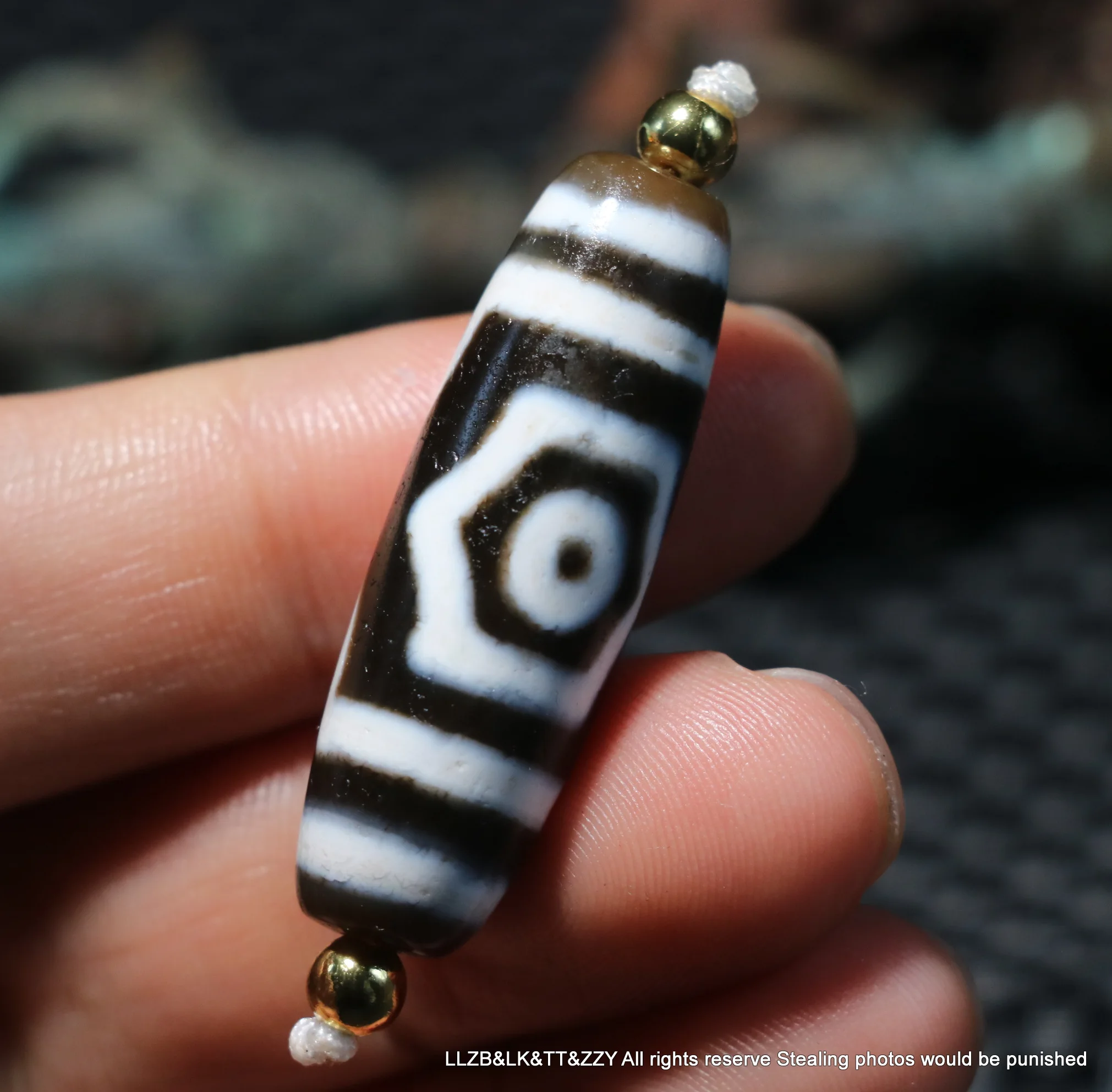 

A Magic Power Energy Tibetan Old Agate Buddha Cap 3 Eyed Wisdom Symbol dZi Bead Amulet Fit For Bracelet Talisman Timestown