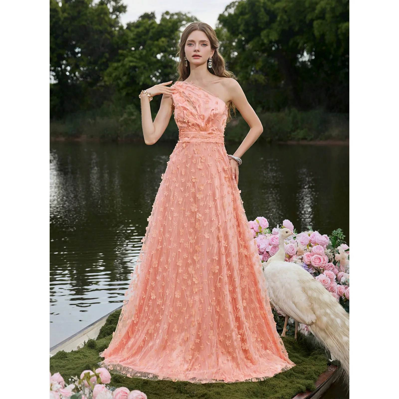 

One-shoulder floral appliqué A-line evening dresses, 2026, suitable for red carpet events, wedding receptions, banquets