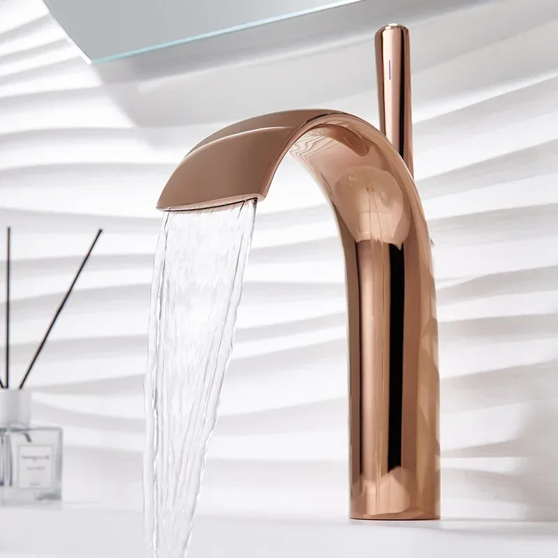 Keran wastafel kamar mandi tembaga murni kreatif untuk air panas dan dingin, keran air terjun untuk wastafel kabinet MT2526