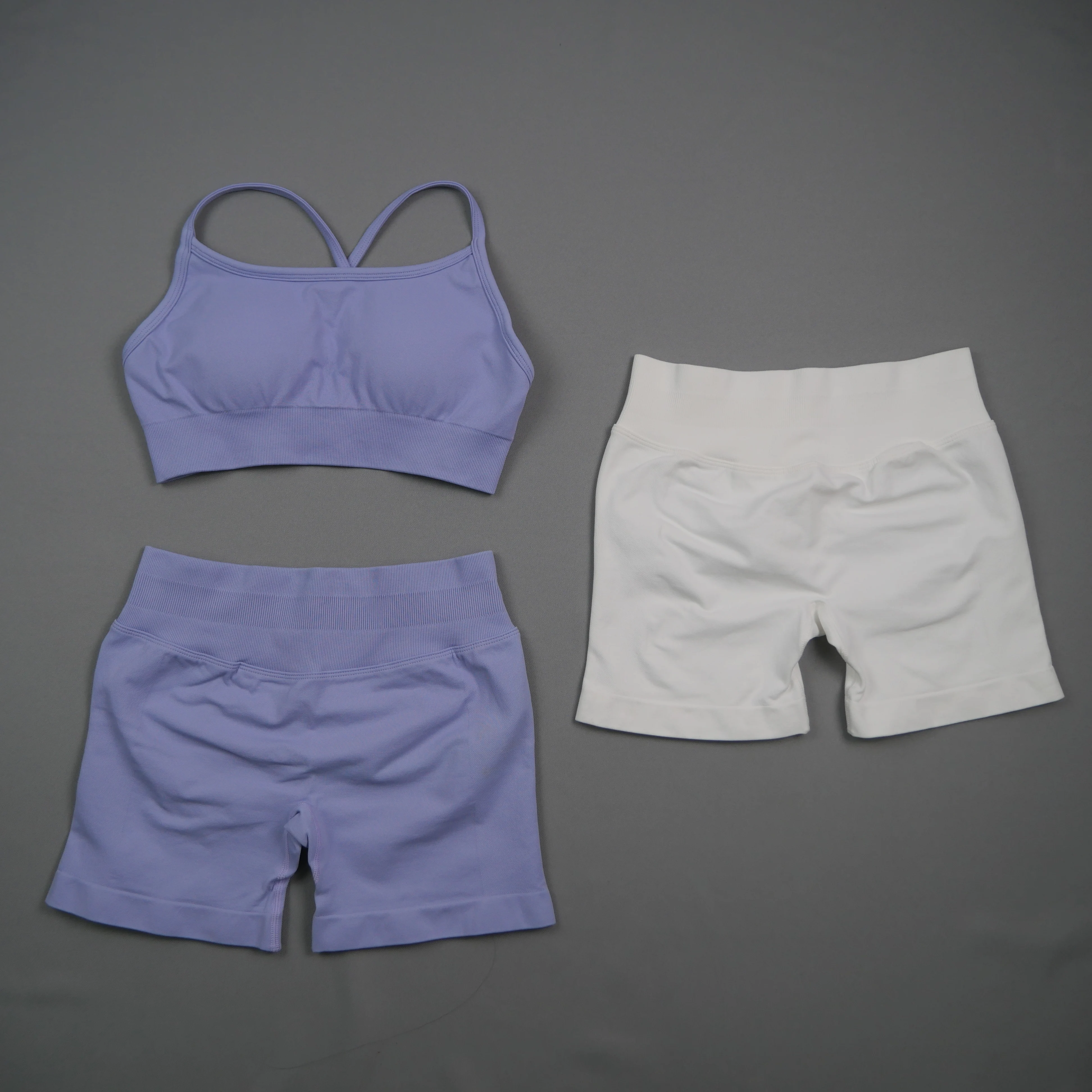 Nahtloses 2-teiliges Yoga-Set für Damen, Sport-BH mit überkreuzten Trägern, Shorts mit hoher Taille, gerippt, Bauchkontrolle, weiches, dehnbares Gym-Workout-Outfit – Detail 5
