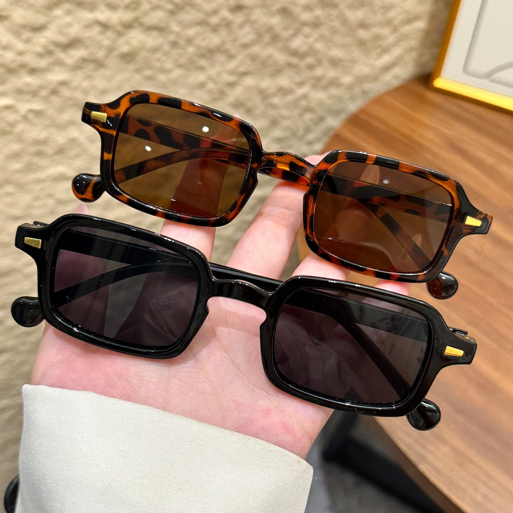 2 Stück Lässige Quadratische Sonnenbrillen für Männer und Frauen Retro-Brillen Sommer-Sonnenschutz Strand-Modebrillen