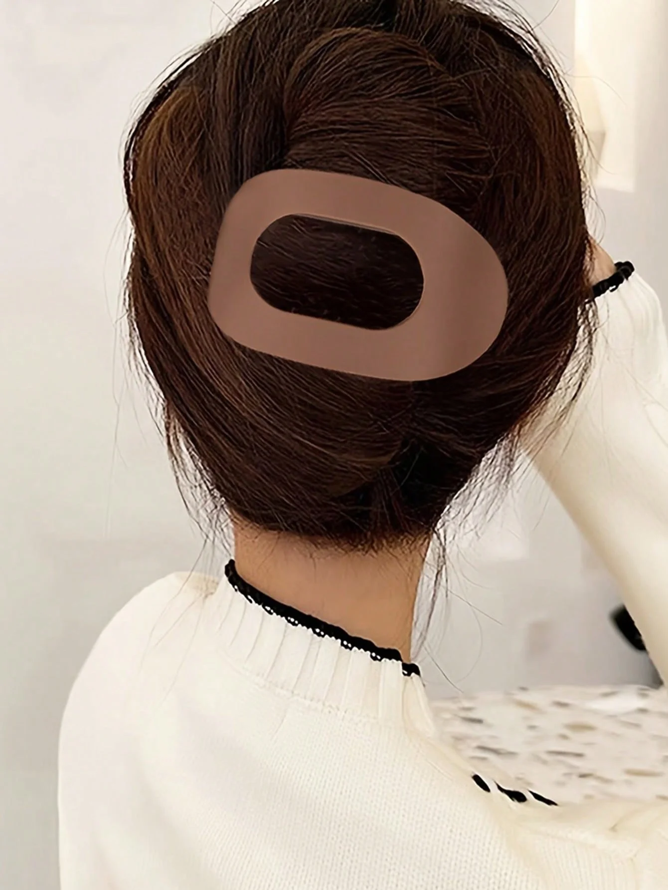 4 Pieces Matte Oval Flat Clips. Simple French-Style Large Hair Clips with Curved and Comfortable Arc-Shaped Design.