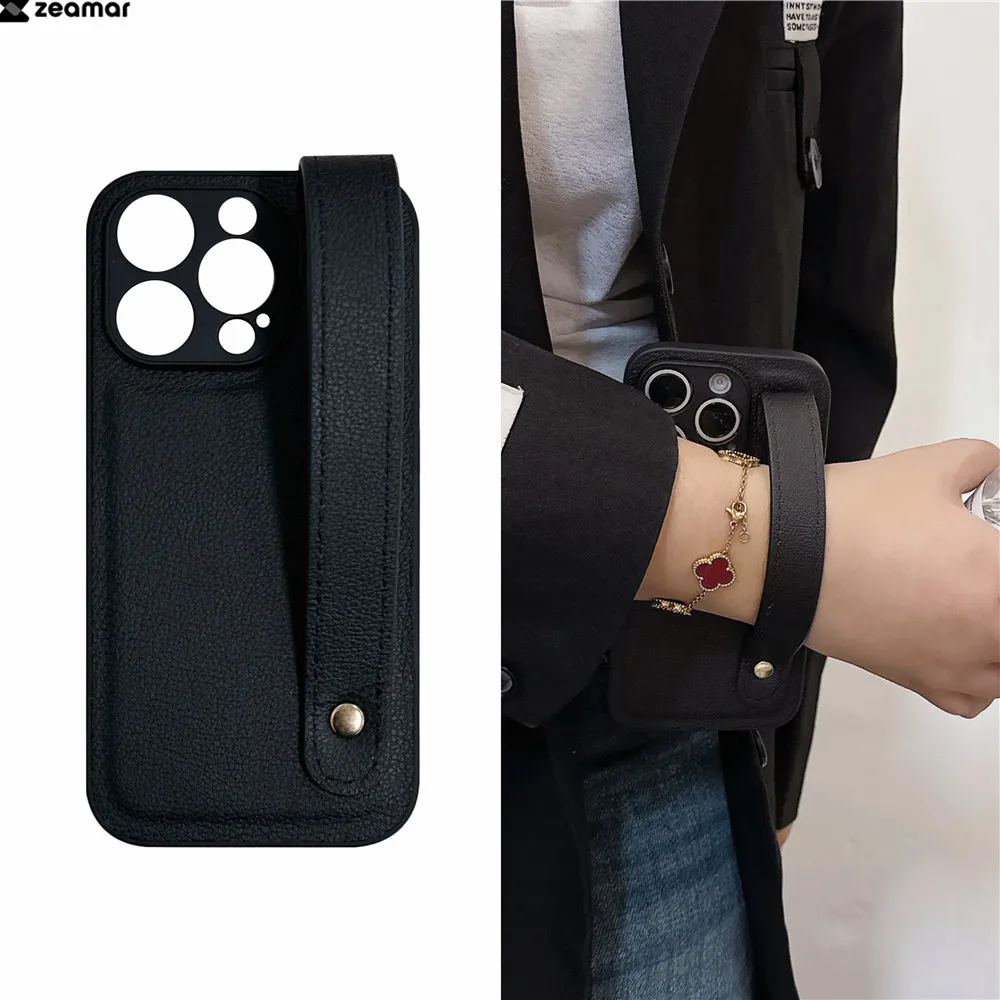 Custodia con staffa per cinturino da polso in pelle per iPhone 16 15 14 Plus 13 12 11 Pro Max X XR XS Supporto per cinturino a mano Cover in silicone per caramelle