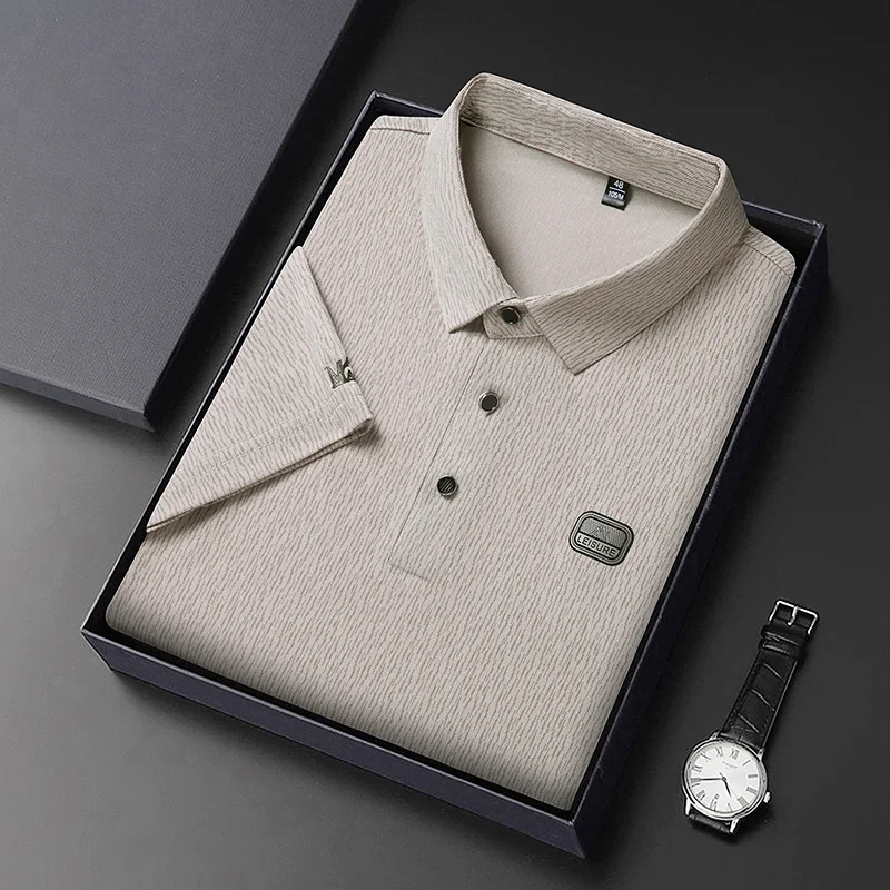 Herren Kurzarm-Poloshirts mit Vertikalen Streifen Lässige Leichte Atmungsaktive Oberteile mit Logo-Emblem für Männer – Detail 5