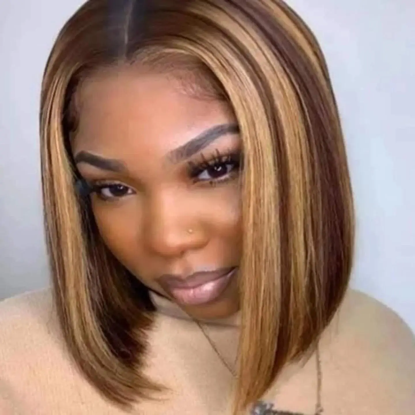 

Дешевая цена человеческие волосы P4/27 Выделенный цветной прямой парик Боб с Т-образной частью для женщин