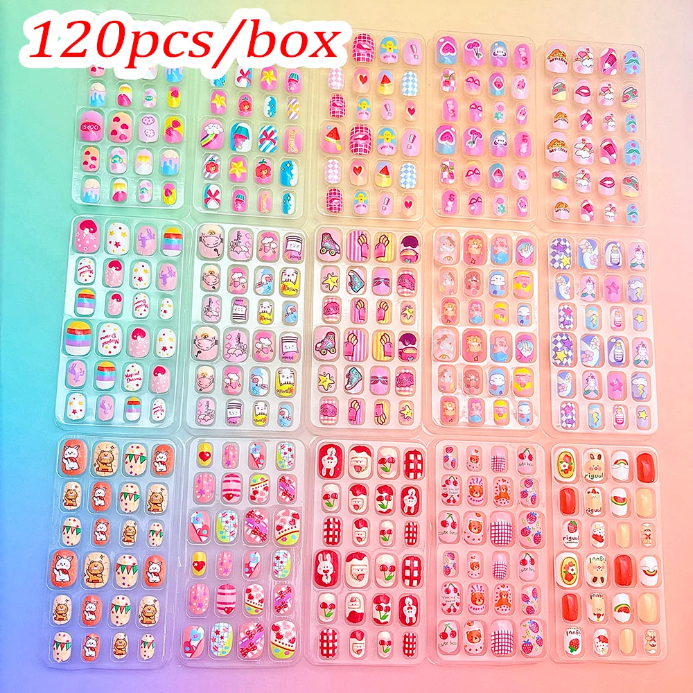 120 Stück/Box Kinder-Aufklebenägel, niedliche Cartoon-Motiv-Nägel mit Kaninchen, Erdbeere, Kuchen, Bär, tragbare künstliche Nagelspitzen für Mädchen mit Jelly-Kleber