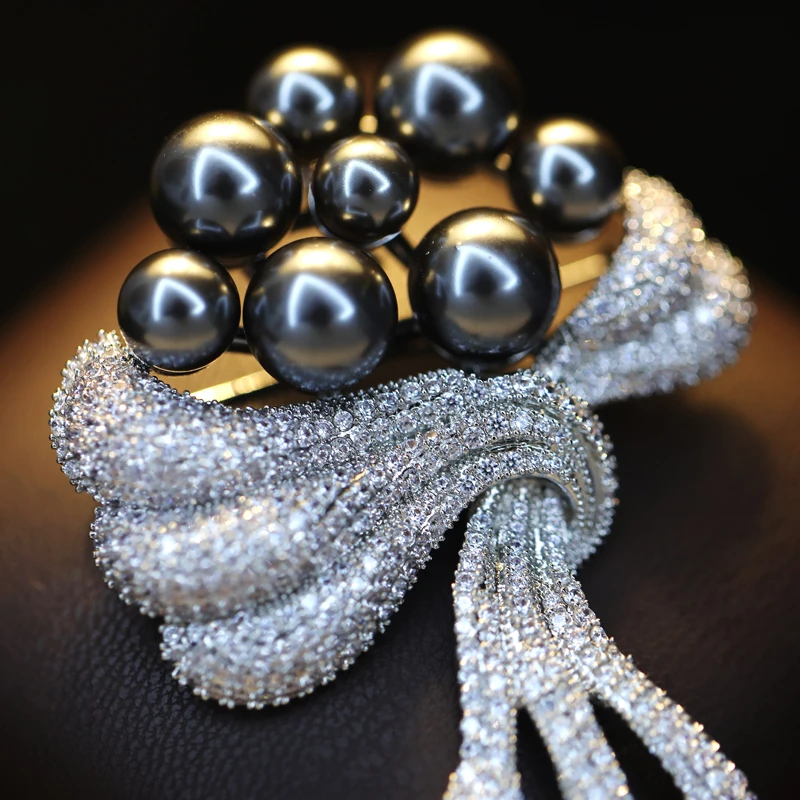 New Micro inlaid Zirconia Pearl Bouquet Camellia Flower Brooch Luxury Women\'s Coat Elegant Suit Accessories Banquet Corsage  Pin