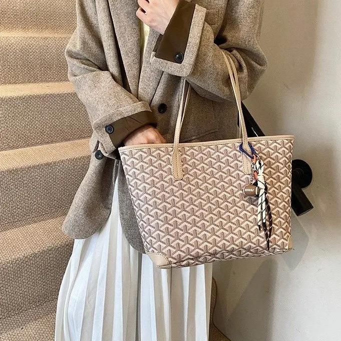 

Модная большая сумка на плечо, вместительный дизайн с текстурой мягкой кожи, трансформируемый ремень через плечо, незаменимая вещь на каждый день, новинка 2026 года