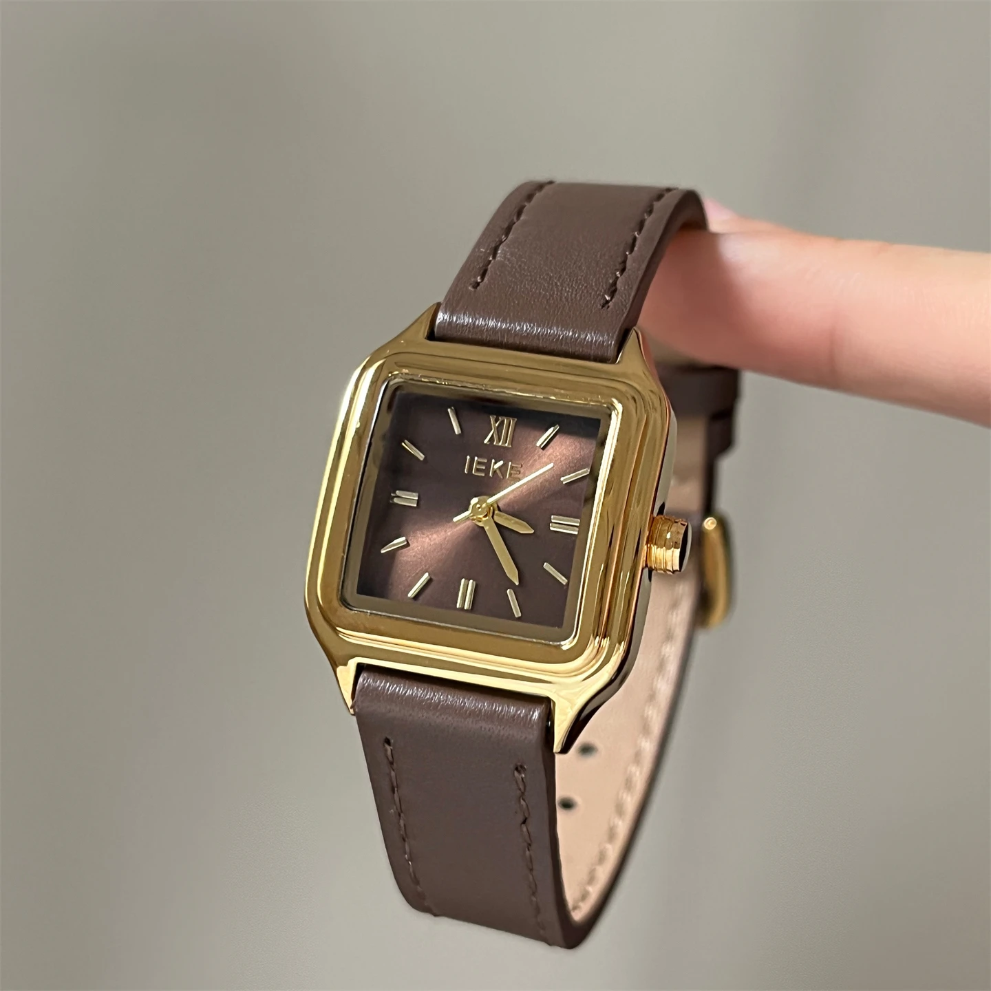 ساعة مربعة على شكل شريط على الطراز القديم البسيط للنساء بتصميم متعدد الاستخدامات، سلسلة كوارتز مكعبة السكر الصغيرة ذات القيمة العالية للسيدات #4