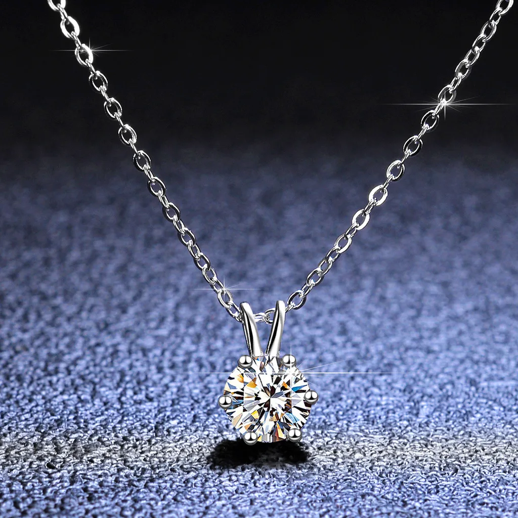 

Fine PT950 platinum necklace pendant moissanite necklace female platinum six-claw clavicle chain pendant gift