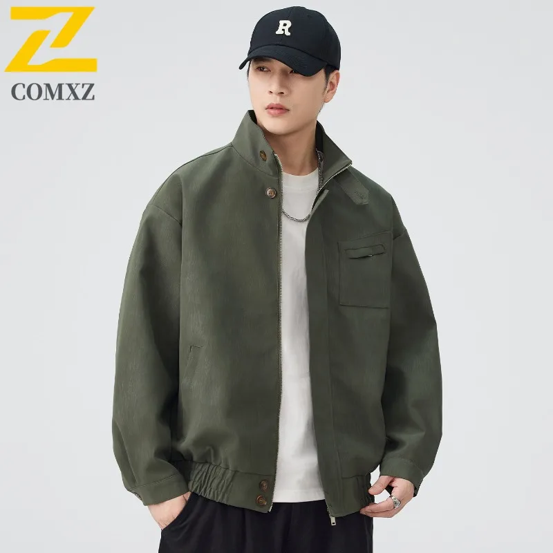 

COMXZ 2025 Мужская мотоциклетная куртка в американском стиле, простое универсальное кожаное пальто с воротником-стойкой, свободная посадка, модная спортивная ветровка