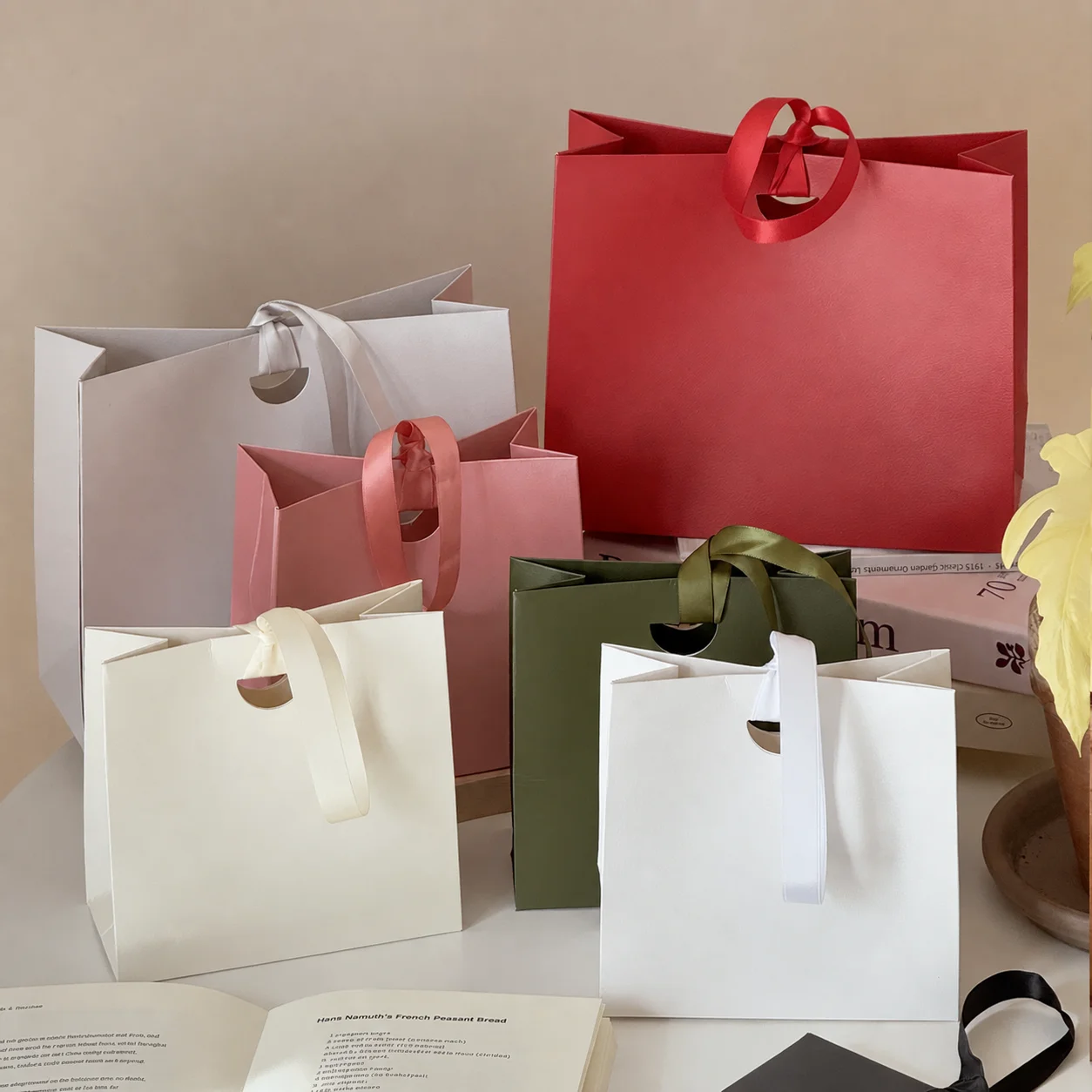 Shopping Bag Portable Paper Gift Bag Paper Shopping Bag Solid Color For Perfume Packaging Wedding Cosmetics Packaging
