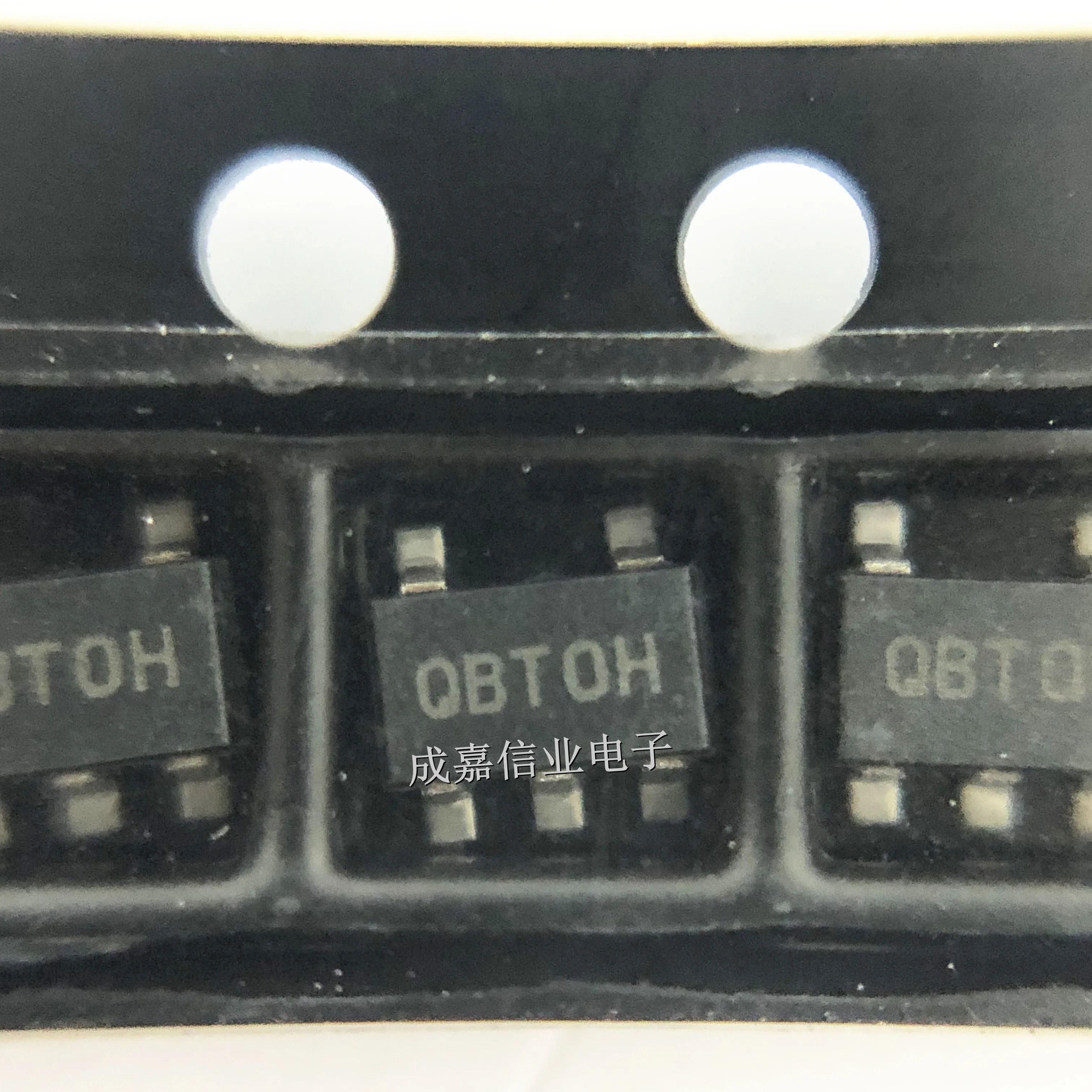 10pcs/Lot RP114N251D-TR-FE SOT-23-5 MARKING;QBT LDO Voltage Regulators 2.5V 300mA Operating Temperature:- 40 C-+ 85 C