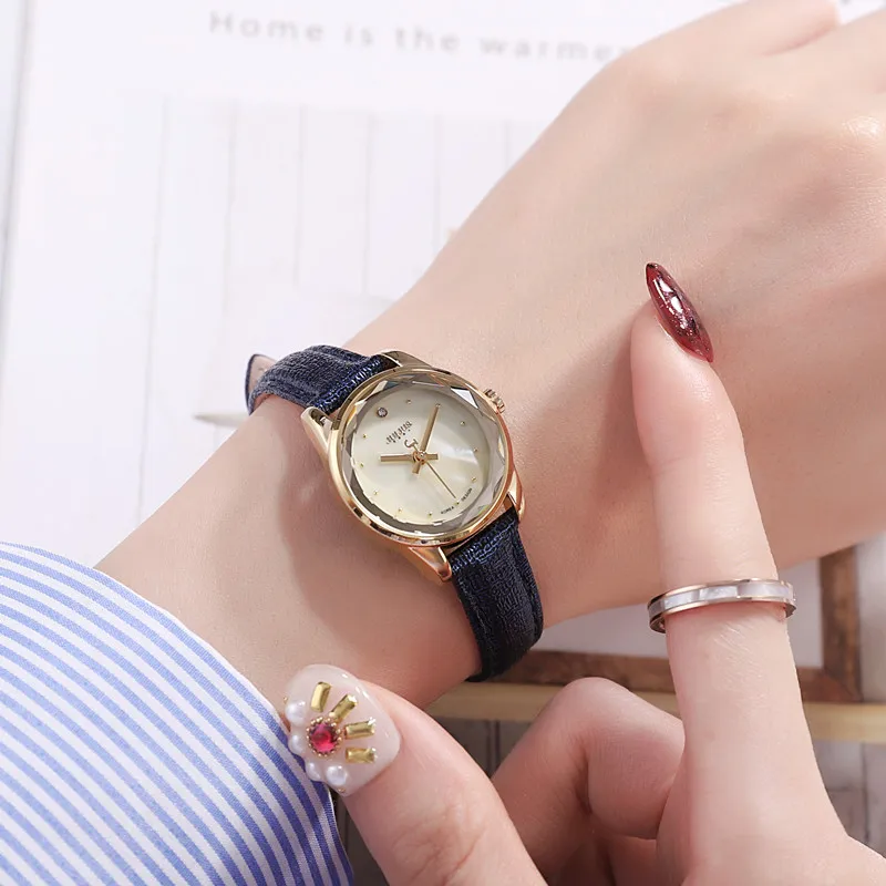 

ExquisiteWomen'SWristwatchesStylish KoreanStyle Minimalist RetroTrendy Leather Strap Quartz WatchesHighEnd Selection Of Watches.