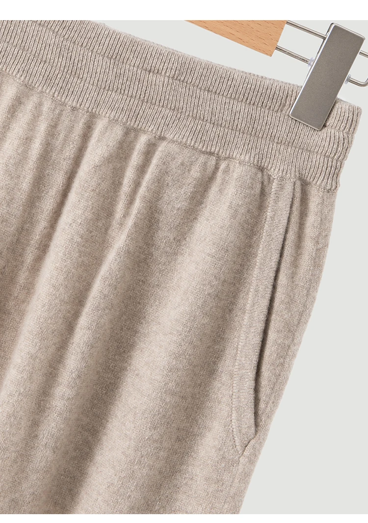 BD3621770 Damen-Cargohose aus 100% Kaschmir mit Kettenbesatz, Cargotasche, elastischem Bund, gerippten Bündchen, entspannter Schnitt, Frühherbst – Detail 12