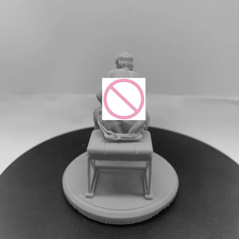 1/24 Scale กีฬาสาวฉากรูปเรซิ่นประกอบชุดประกอบ Dioramas และ Unpainted รูปปั้นของเล่น