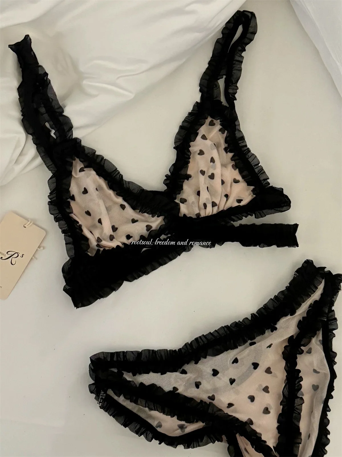 

French bra and panty set pure desire retro lace sexy thin brassiere no steel ring push up hollow bra set seamless lingerie brief