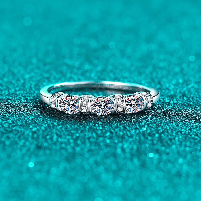 Exquisite Platinum PT950 Eye-catching Full Moissanite Ring for Women Oval Moissanite Bezel Ring, Everyday Versatile Small Gift