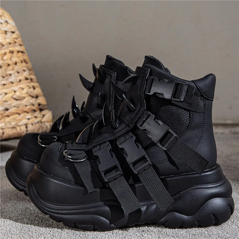 

Новые женские короткие ботинки в стиле панк с массивной подошвой, ретро-заклепками и элементами хэви-метала, большие размеры