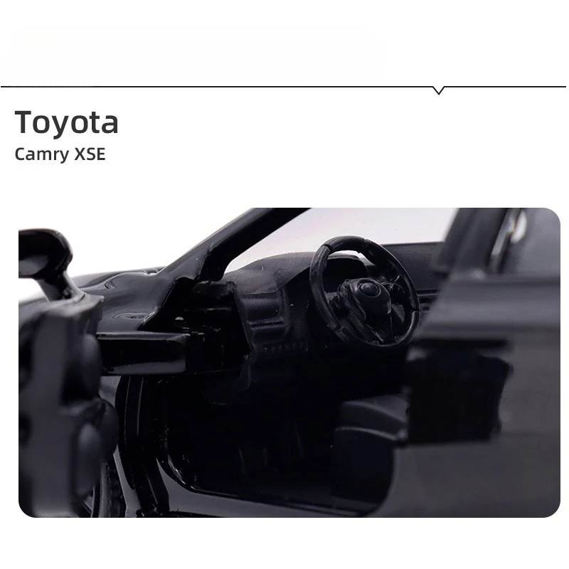 1:36 トヨタカムリ XSE 合金車モデルプルバックドアオープン合金ダイキャストメタルミニチュア車コレクション子供のためのギフト