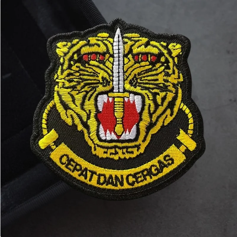 

Tiger Assault Team Embroidery Patch Tactical Hook and Loop Morale Badge Backpack Hats Decoration Stickers Patches for Clothing